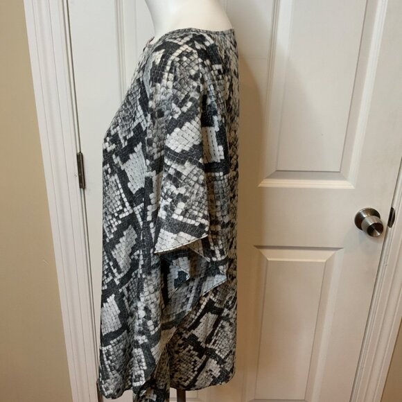Michael Kors Black White Snakeskin Python Print Oversized Top NWT, Size S/M - Picture 3 of 5
